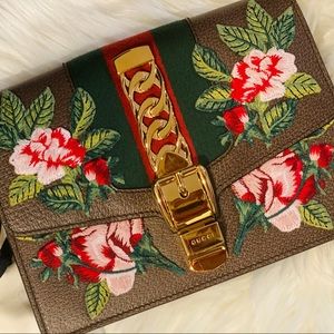 ⛔️SOLD⛔️ Gucci Sylvie Leather Embroidered BeltBag